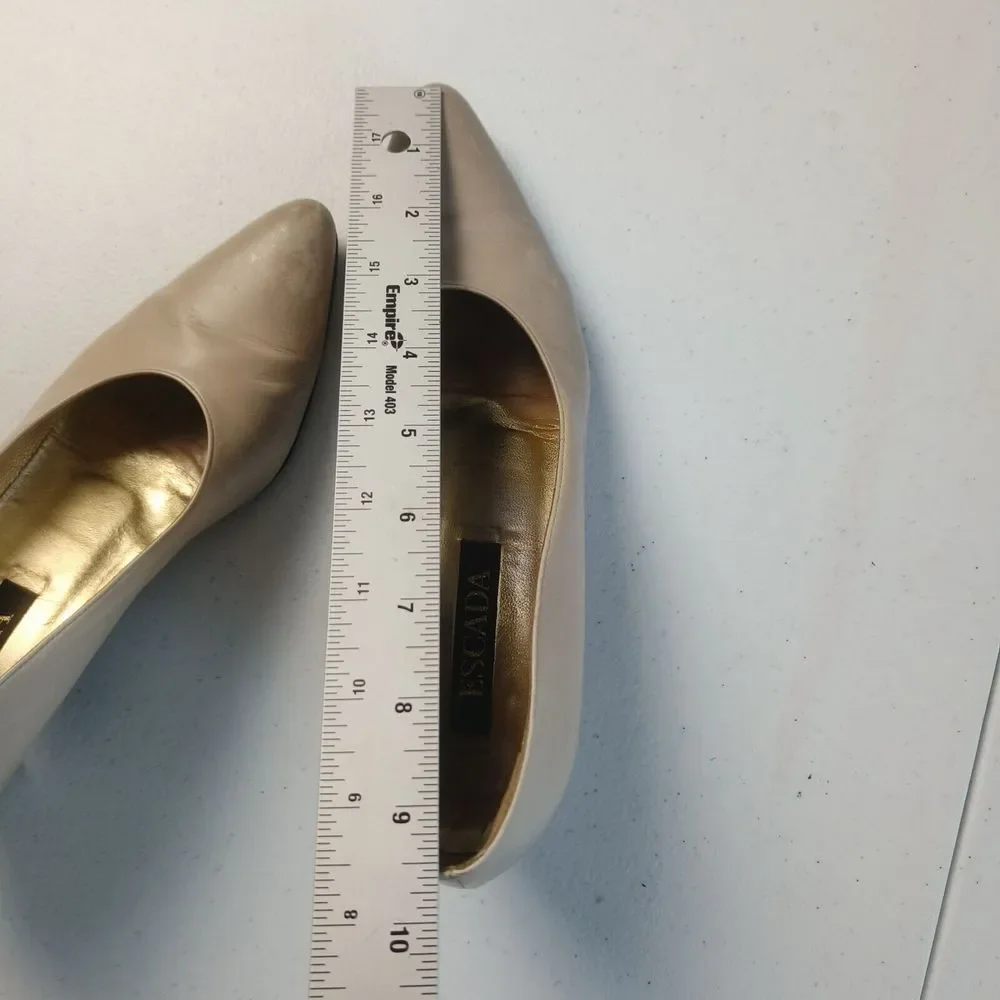 Escada Vintage Shoes Leather Pumps Woman Cream and Gold Size 7-B‎ Italian